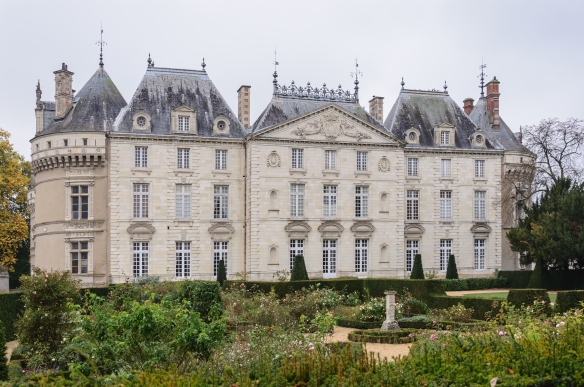 Chateau_du_Lude_facade_est.jpg